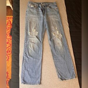 Classic women’s Levi’s low pro straight jeans.